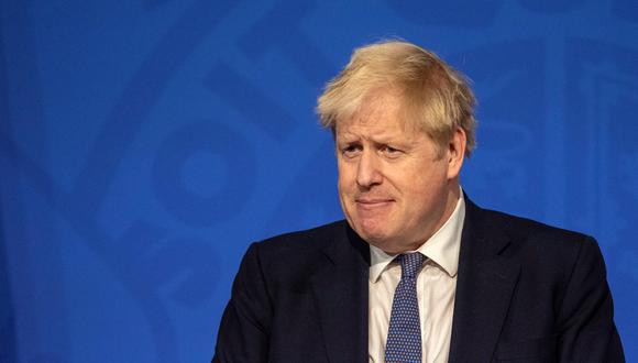 El primer ministro británico, Boris Johnson, reacciona durante una conferencia de prensa virtual para actualizar a la nación sobre el estado de la pandemia de Covid-19, en la sala de información de Downing Street en el centro de Londres el 4 de enero de 2022. (Foto: JACK HILL / POOL / AFP)