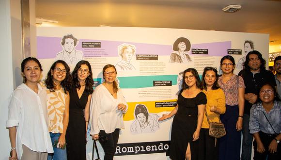 Exposición sobre revistas peruanas lideradas por mujeres.