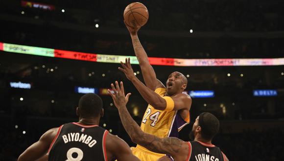 Homenaje a Kobe Bryant, quien anunció su retiro. (Reuters)