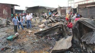 Piura: Fuego arrasó 62 puestos del mercado de Tambogrande