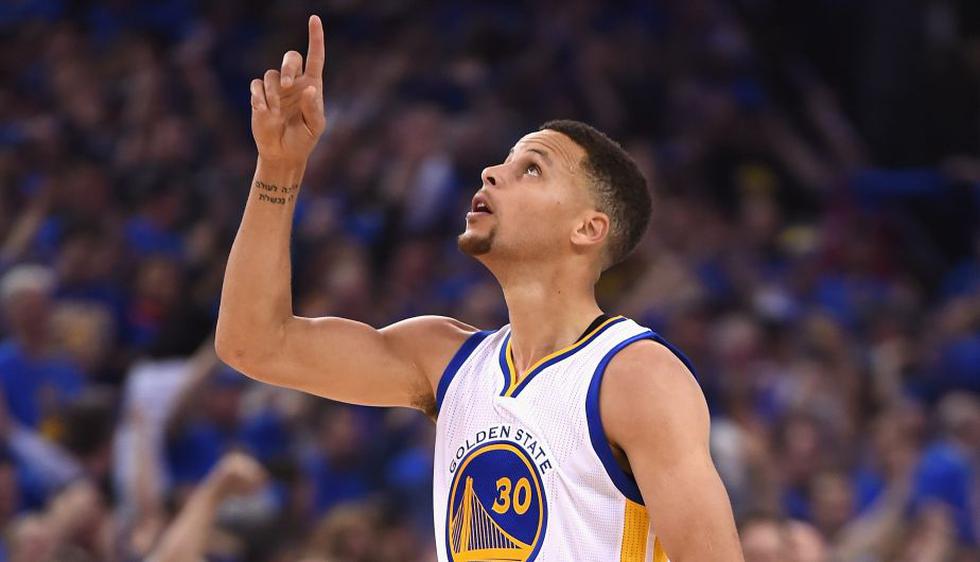 Golden State con Stephen Curry batieron el récord de los Chicago Bulls con 73 victorias. (AFP)