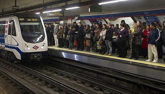 España: Roban a un policía mientras rescata a un hombre en el metro. (Internet)
