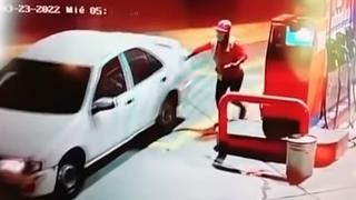 Ate: chofer llega a grifo, le llenan el tanque de su auto y se va sin pagar | VIDEO