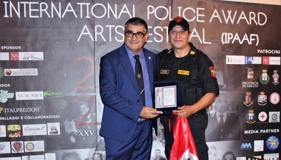El suboficial superior Richar Chávez Vargas, de la Policía Nacional, fue reconocido por tercera vez, a nivel mundial, como el mejor en su género en un concurso en Italia. (Foto: Marianna Anania)