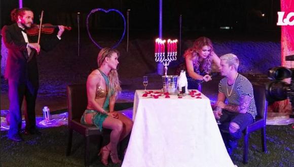 Mario Hart vuelve a declarar su amor a Leslie Shaw en una cena romántica en 'El gran show'. (América TV)