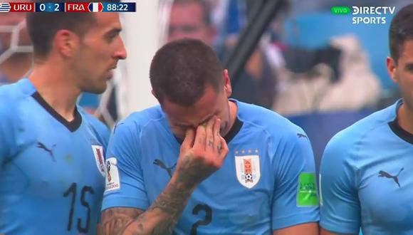 José María Giménez rompe en llanto en pleno partido Uruguay vs. Francia. (Foto: DirecTV)