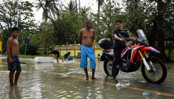 El viernes, la tormenta pasó muy cerca, sin llegar a golpearlas, de las turísticas islas de Koh Sumi, Koh Phangan y Koh Tao, muy visitadas en la época de fin de año. (Foto: AFP)