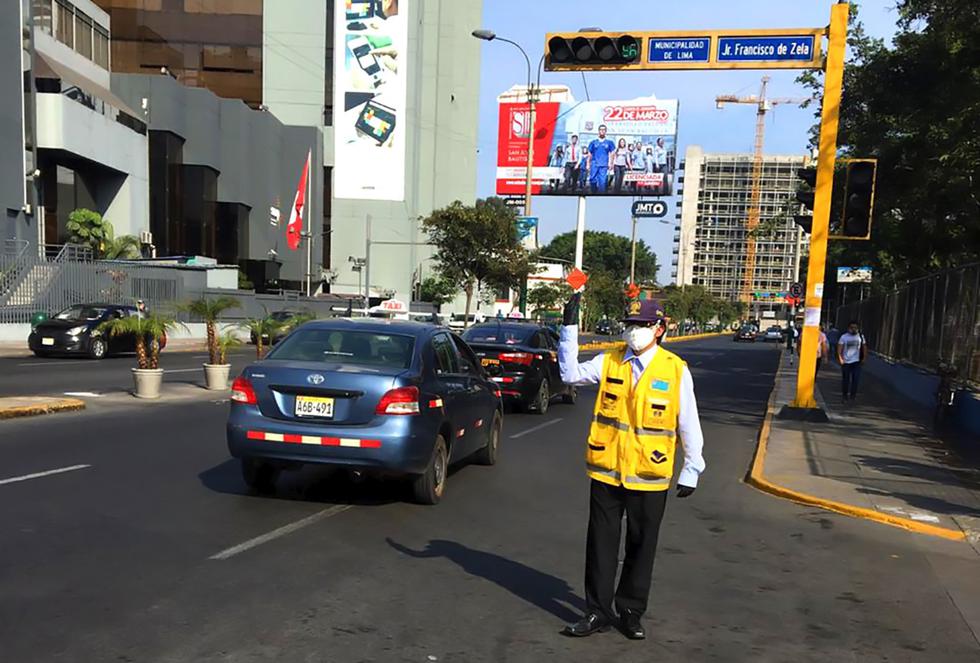 Más de 100 inspectores de movilidad urbana de Lima se sumaron a la vigilancia del tránsito de vehículos y personas en varios distritos. (Foto: MML)