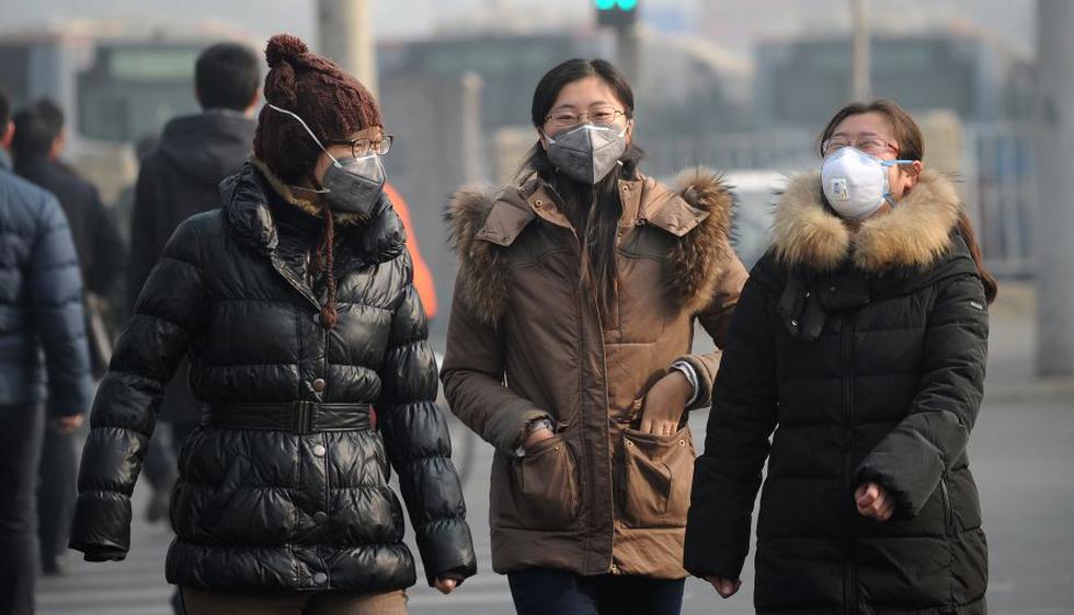 Los niveles de contaminación registrados en Beijing (China) alcanzaron peligrosos niveles. Las autoridades decretaron alerta e instaron a los ciudadanos a evitar actividades al aire libre, así como protegerse con una máscara cuando tengan que salir. (AFP)