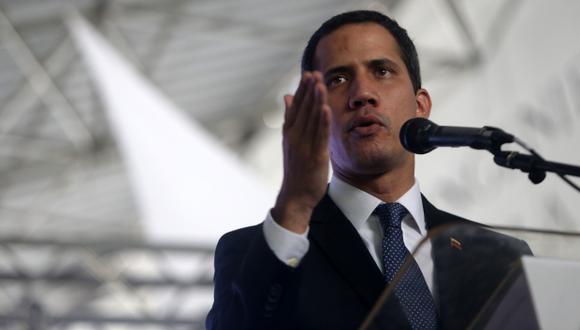 Juan Guaidó desconoció las sanciones argumentando que el contralor, Elvis Amoroso. (Foto: AFP)