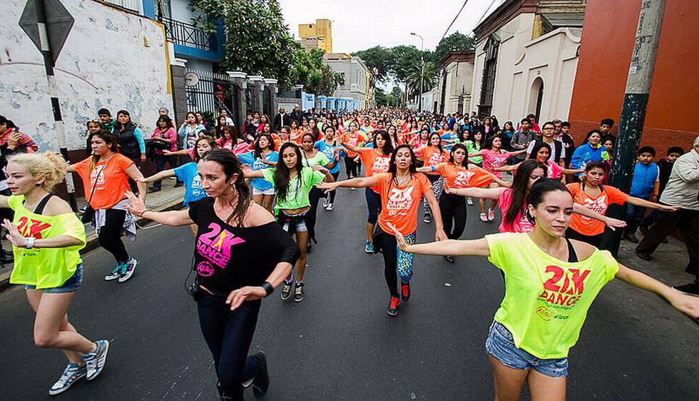 La III Maratón Coreográfica 2K DANCE congregó a 1,680 jóvenes peruanas de diferentes edades, batiendo el récord de 1,250 chicas que se alcanzó el año pasado. (Difusión)
