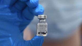 BioNTech y Pfizer piden autorización a la EMA para vacunar a adolescentes 