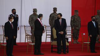 Presidente Martín Vizcarra se encuentra con titular del Congreso en ceremonia por el Día de las Fuerzas Armadas
