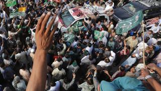 Pakistán declara dos días de luto tras atentado del Estado Islámico en acto electoral