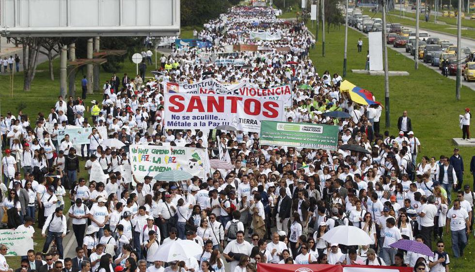 La marcha fue convocada por organizaciones de izquierda, ONGs de derechos humanos y el gobierno del presidente Juan Manuel Santos. (AP)