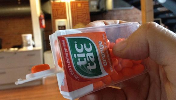 La tapa de los caramelos Tic - Tac está diseñada para que funcione como un dispensador. (foodbeast.com)