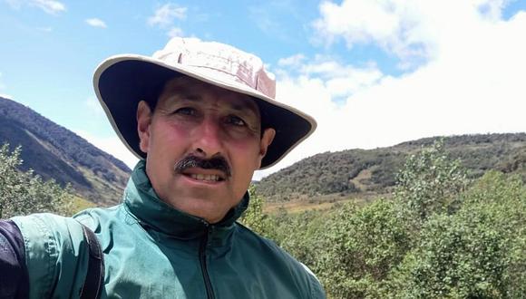 Fotografía cedida por la Fundación Proaves que muestra al ambientalista Gonzalo Cardona, conocido como el "guardián del loro orejiamarillo", asesinado por desconocidos en una zona rural del departamento del Valle del Cauca.  (Foto: Fundación ProAves)