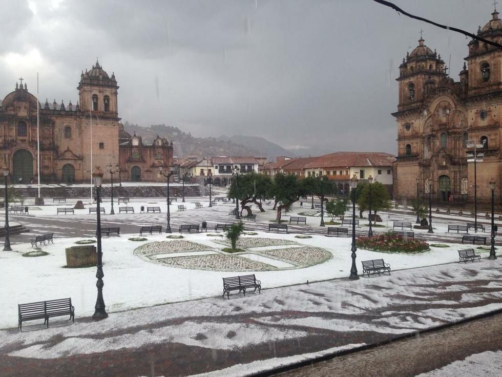 La Plaza de Armas del Cusco quedó cubierta de blanco. (Foto: Juan Kcana Facebok)