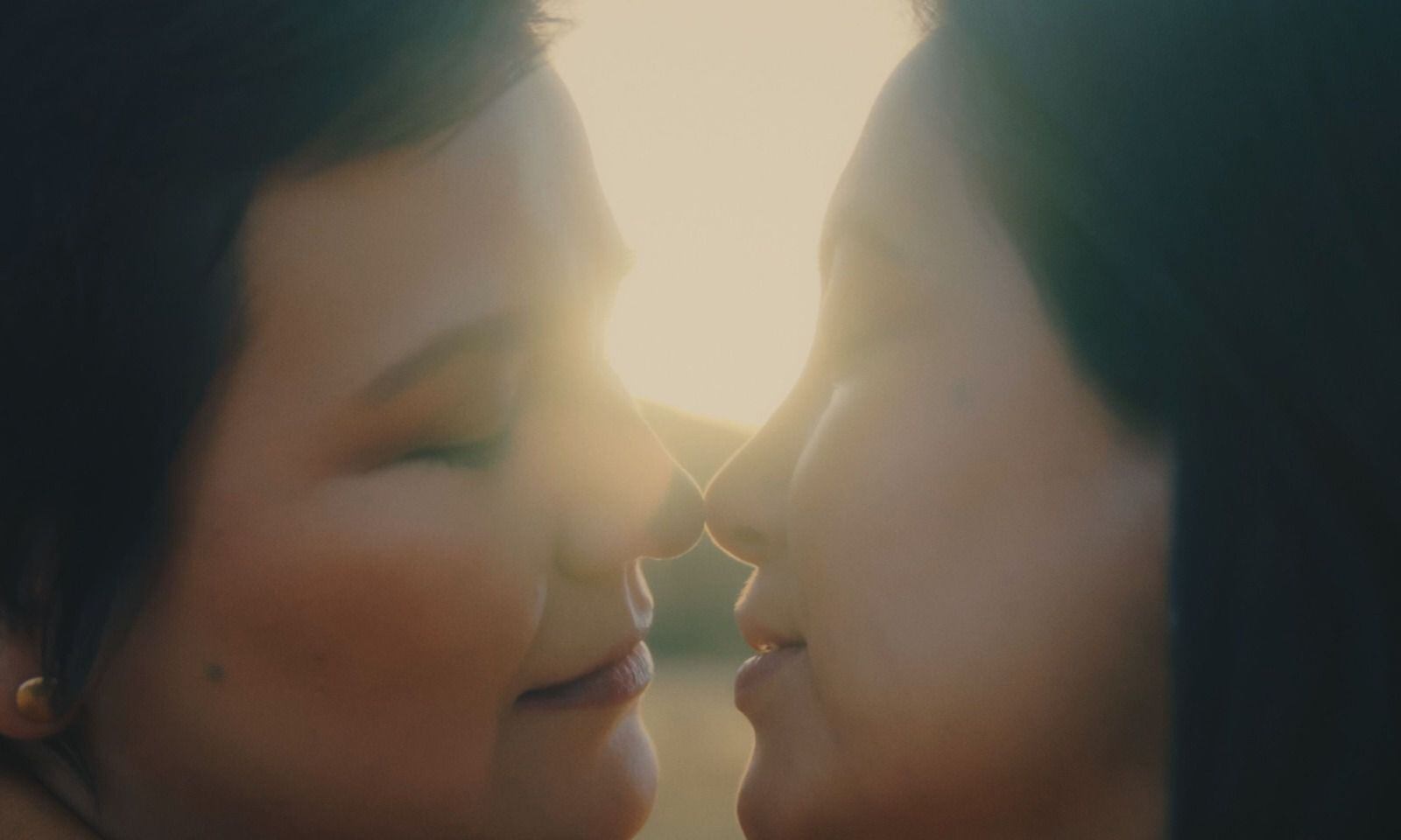 El videoclip de "Bésame otra vez" cuenta la historia de la magia del primer beso y es protagonizada por ella. 