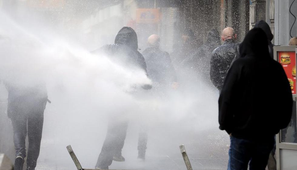 Bruselas: Policía reprimió a manifestantes que ignoraron suspensión de marcha por el 22-M. (EFE)