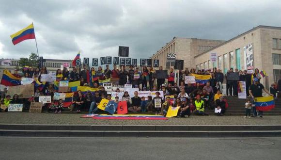 Protestantes marchan en Bruselas por Venezuela (El Nacional).