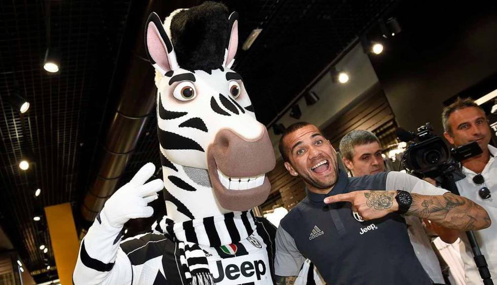 Dani Alves fichó por la Juventus luego de ocho años en el Barcelona. (Juventus)