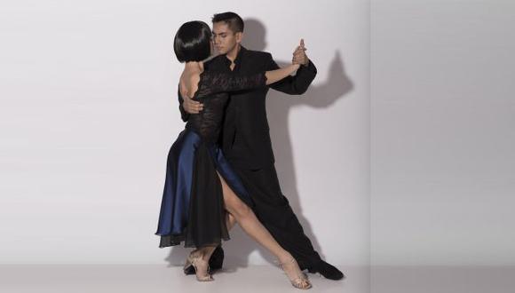 POR UNA CABEZA. El baile muestra un continuo juego de seducción y pasión. (Perú Tango)
