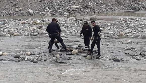 Los agentes de la Policía Nacional realizaron el rescate provistos de una canastilla y cuerdas estáticas. (Foto: Andina)