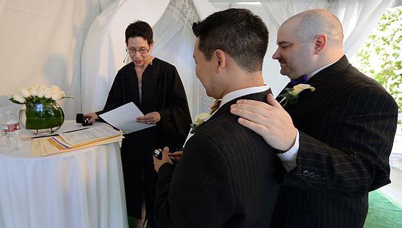 Corte Suprema rechazó pronunciarse sobre recursos judiciales que pretendían prohibir el matrimonio gay. (AFP)