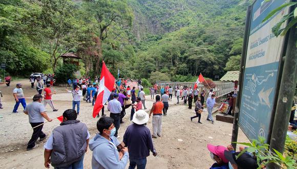 Manifestantes bloquean acceso a Machu Picchu desde la vía Santa Teresa (Foto: Juan Sequeiros)