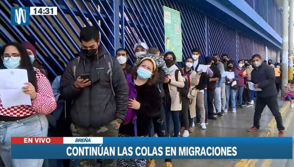 Migraciones: decenas de personas forman larga cola en la sede del distrito de Breña. (Foto: Canal N)