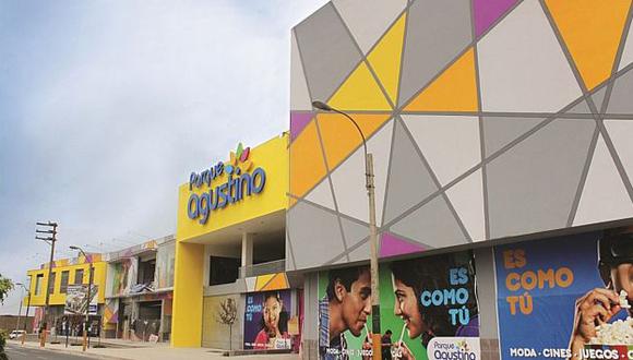 El centro comercial tiene un área construida de 25,054 m2 y 130 locales comerciales. (Andina)