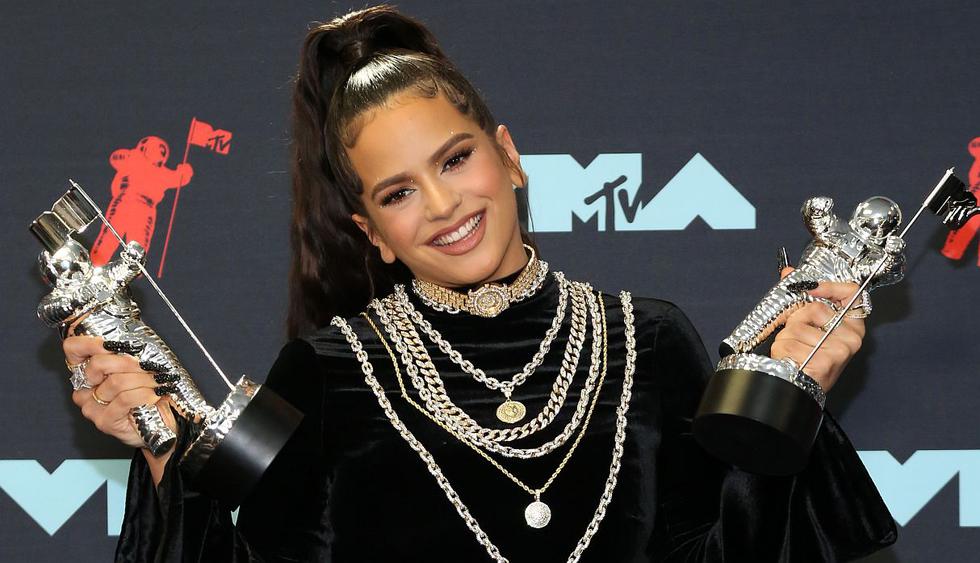 Rosalía se convirtió en la primera cantante española en ganar un premio en los MTV Video Music Awards 2019. (Foto: AFP)