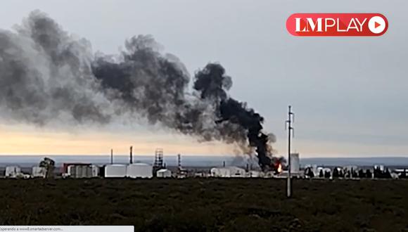 Una explosión provocó un importante incendio esta madrugada en la refinería New American Oil. (Foto: Captura de video)