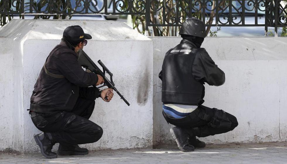 Fuerzas policiales de Túnez acordonaron a los criminales en un museo. (EFE)