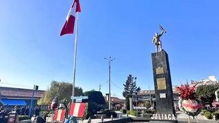 Fuerzas Armadas y Policía izan la bandera de Perú en Puno