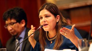 "No se puede obligar a las mujeres a participar en política", sostiene la congresista Karina Beteta