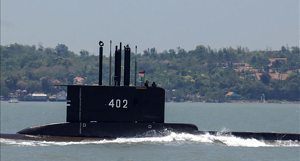 Imagen referencial muestra un submarino indonesio partiendo de la base naval de Surabaya, el 21 de abril de 2021.  (INDONESIA MILITARY / AFP).