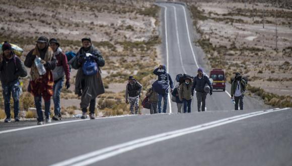 Las autoridades de Colchane estiman que desde mediados de este año el arribo de migrantes en la comuna oscila entre los 500 a 1.000 personas diarias.(Foto: Martin Bernetti / AFP)