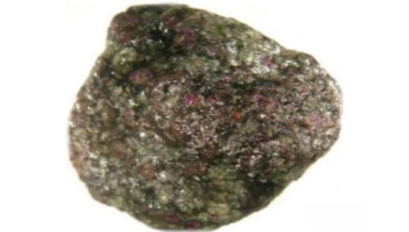 Científicos presentaron piedra con diamantes. (Live Science)