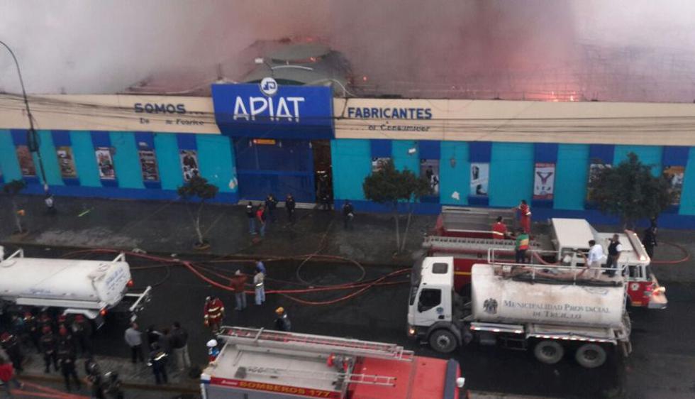 Incendio consume centro comercial y deja pérdidas por S/22 millones en Trujillo. (Alan Benites/Perú21)