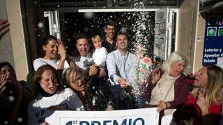 ¡Una feliz Navidad! Empleados de asilo ganan 10 millones de euros en lotería de España