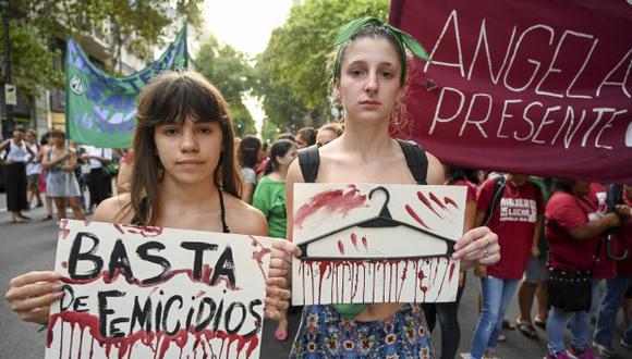 Mujeres participan en una marcha convocada por el movimiento "Ni una menos" contra la violencia de género en Buenos Aires. (Foto: AFP)