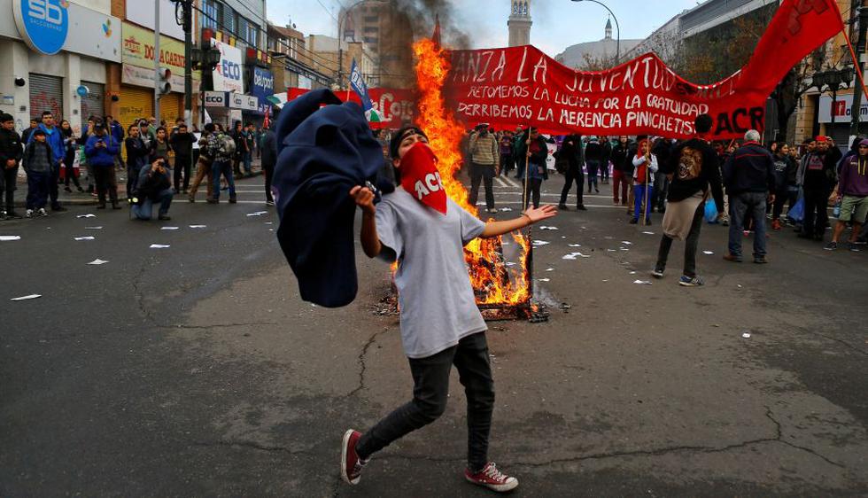 Chile: Incendio intencional en Valparaíso dejó un muerto durante discurso de Michelle Bachelet. (Reuters)