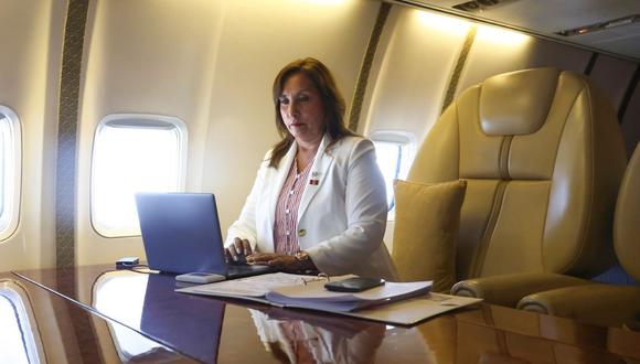 "Mientras la presidenta anda de gira en Europa utilizando un Boeing de la FAP, decenas de compatriotas se encuentran varados".