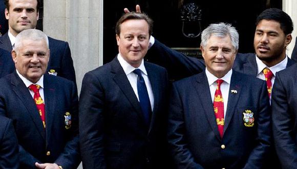 David Cameron y Manu Tuilagi en el momento de la burla. (AFP)