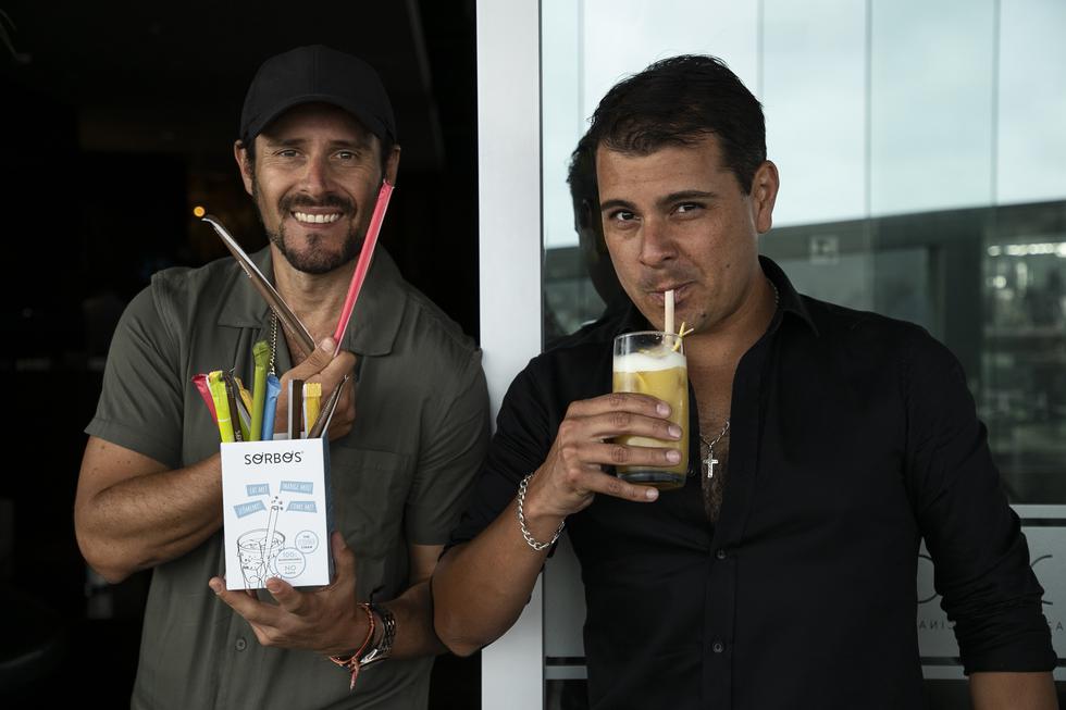 El actor Michael Finseth y su socio Claudio Galarreta se juntaron para emprender un negocio que comercializa sorbetes comestibles. (Eduardo Cavero/GEC)