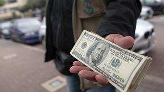 Dólar sube al inicio de la sesión ante espera de reunión de la FED