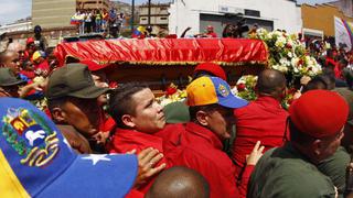 Piden que Hugo Chávez sea sepultado junto a Simón Bolívar