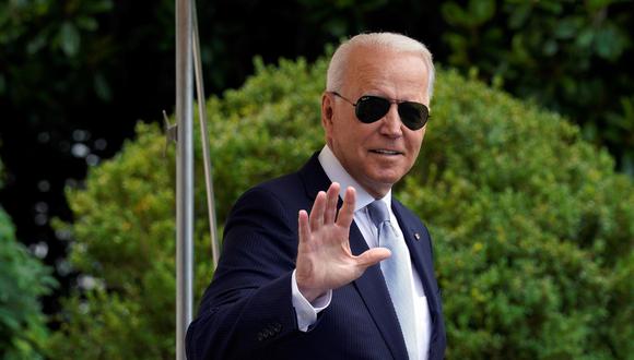 El presidente de Estados Unidos, Joe Biden, saluda mientras camina por el jardín sur de la Casa Blanca, el 13 de julio de 2021. (EFE / EPA / Yuri Gripas / POOL).